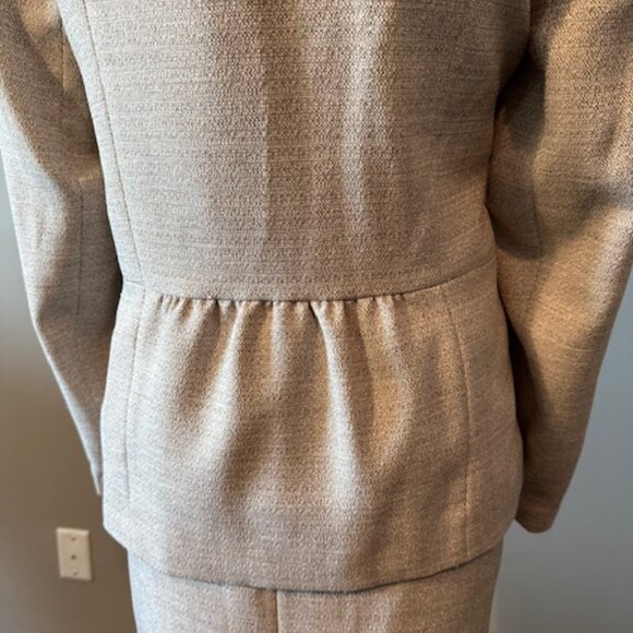 EMILY BEIGE TWEED  2PC SKIRT SUIT - SIZE 14W - Picture 4 of 4